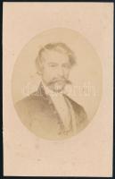 cca 1867 Arany János (1817-1882) költő, fénynyomat, 9,5×6 cm