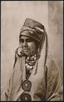 1931 Észak-afrikai nő, fotólap, hátoldalon feliratozva, 13,5×8,5 cm