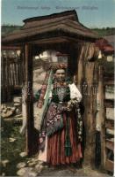 Kalotaszegi leány népviseletben. Erdélyi udv. fényképész felvétele / Transylvanian folklore from Tara Calatei, traditional costume