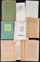 Magyar neveléstörténeti irodalom. 1800-1944. Tudománytár. Bp.,1985, Könyvértékesítő Vállalat. Kiadói egészvászon-kötés.  + 2 db iskolai évkönyv:  1949 Budapesti I. ker. Állami Petőfi Sándor Gimnázium évkönyve az 1948-49-es iskolai évről.  1975 Budapesti II. ker. II. Rákóczi Ferenc Gimnázium évkönyve az 1974-75. tanévről.  + 4 db pedagógia témájú nyomtatványok, kiadványok. Változó állapotban, az egyik pár lapot és térképet leszámítva, erősen hiányos, sérült, a nyomtatványok viseltes állapotban.