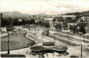 Budapest II. Moszkva tér (Széll Kálmán tér), villamosok, autóbuszok. Képzőművészeti Alap (EK)