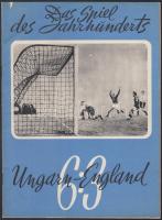 1953 Das Spiel des Jahrhunderts, Ungarn-England 6:3. Budapest, Ungarisches Bulletin. Német nyelvű ismertető füzet az Aranycsapatról, számos illusztrációval, papírkötésben, jó állapotban.