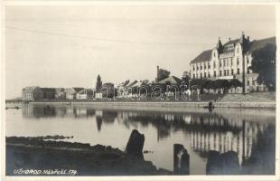 Ungvár, Uzhorod; Folyóparti látkép / river bank