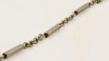 Kopcsányi Ottó (1933-) jelzett fémötvőzetű, geometrikus díszítésű nyaklánc. 80 cm 