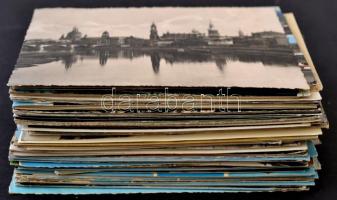 1941-1979 Niederhauser Emil (1923-2010) történész, és szülei, családja részére írt képeslapok, kb. 1...