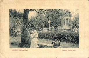 Kézdivásárhely, Targu Secuiesc; Molnár Józsiás park, hölgy gyerekkel egy padon. W. L. Bp. 6887. / park, lady with child on a bench (EK)