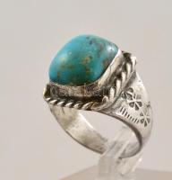 Ezüst(Ag) gyűrű türkiz kővel, jelzés nélkül, méret: 56, bruttó: 9,1 g