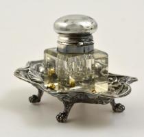Ezüstözött fedelű üveg tintatartó, ezüstözött tálkával, m: 9 cm