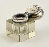 Ezüstözött fedelű üveg tintatartó, ezüstözött tálkával, m: 9 cm