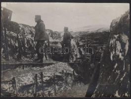 Osztrák-magyar katonák csoportképe a lövészárokban, 11x15 cm / WWI Austro-Hungarian K.u.K. soldiers in the trench, 11x15 cm