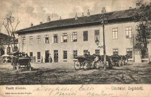 1907 Cegléd, Vasútállomás, lovaskocsik. Kiadja Sárik Gyula (ázott / wet damage)