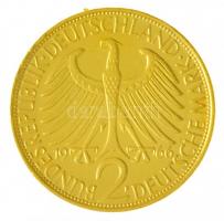 NSZK 1966F 2M Cu-Ni aranyozott "Max Planck" tanúsítvánnyal + Németország 1992D 2M Cu-Ni ar...