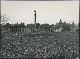 Május elsejei felvonulásokról készült fotók, 5 db, 12×17 cm