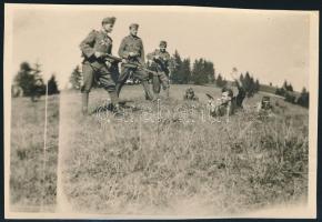 1941-1944 Elfogás, katonai fotó, 6x8 cm