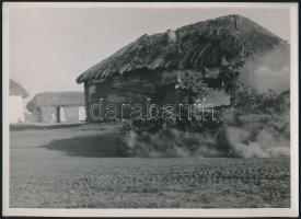 1942 Toldi II. álcázott magyar harckocsi, bevetés közben, fotó, a hátoldalán M. Kir. Honvéd Vezérkar Főnöke Közölhető, 13x18 cm