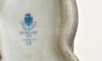 Hollóházi fekvő kutya (németjuhász), kézzel festett, jelzett, apró kopásokkal, h: 20,5 cm