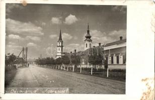 1944 Dévaványa, utcakép, templomok, Római katolikus népiskola. photo (szakadások / tears)