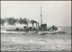 1916 A Pandúr tengeri romboló, az 1980-as években eredeti negatívról előhívott fotó, 13×18 cm