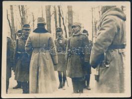 1917 IV. Károly király a fronton, hátoldalon feliratozott fotó, 7,5×10 cm