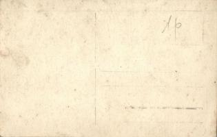 Első világháborús osztrák-magyar katonák kardokkal és puskákkal. csoportkép / WWI K.u.K. military, s...