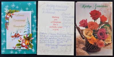 900 db magyar és külföldi vegyes minőségű képes- és levelezőlap dobozban