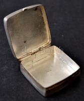 Ezüst (Ag) gyógyszeres dobozka, K Sz monogrammal, jelzett, 2,5x2,5 cm, nettó: 10,9 g.