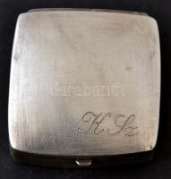 Ezüst (Ag) gyógyszeres dobozka, K Sz monogrammal, jelzett, 2,5x2,5 cm, nettó: 10,9 g