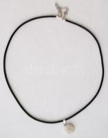 Borelli ezüst (Ag.) foglalatos medál, stasszokkal, bőr láncon, h: 44 cm