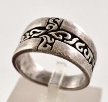Ezüst(Ag) masszív gyűrű, mintával, jelzett, méret: 61, nettó: 9,2 g