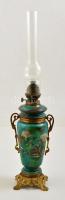 cca 1900 Gebrueder Brunner Wien petroleum lámpa, kézzel festett porcelán test, réz szerelékekkel, javított, hibás, pótolt burával, jelzett, m: 74 (46) cm