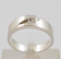 Ezüst(Ag) gyűrű, kővel, jelzett, méret: 56, bruttó: 4,3 g