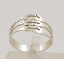 Ezüst(Ag) háromsoros gyűrű, jelzett, méret: 53, nettó: 1,8 g