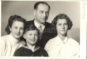 73 db főleg RÉGI fekete-fehér családi fotó / 73 mostly old black and white family photos