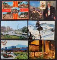 Egy cipősdoboz vegyes modern külföldi városképes lap, közte 12 leporello / A shoe box of mixed modern European and Worldwide town-view postcards, among them 12 leporello booklets