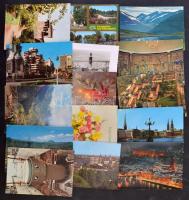 Egy cipősdoboz vegyes modern külföldi városképes lap, közte 12 leporello / A shoe box of mixed moder...