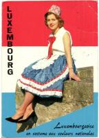 55 db modern külföldi és magyar folklór és népviseletek motívumlap / 55 modern Hungarian and Worldwi...