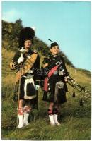 55 db modern külföldi és magyar folklór és népviseletek motívumlap / 55 modern Hungarian and Worldwi...