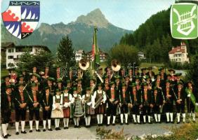 55 db modern külföldi és magyar folklór és népviseletek motívumlap / 55 modern Hungarian and Worldwi...