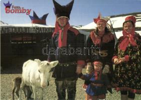 55 db modern külföldi és magyar folklór és népviseletek motívumlap / 55 modern Hungarian and Worldwi...