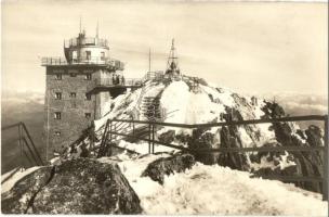 39 db modern szlovák lap a Magas Tátrából / 39 modern Slovakian town-view postcards from Vysoké Tatr...