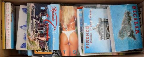 Egy cipősdoboz nagyméretű városképes lap és leporello / A shoe box of big-sized town-view postcards ...