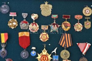 Vegyes 50db-os szovjet kitüntetés és osztrák turistajelvény tétel T:2
Mixed 50pcs of Soviet decorat...