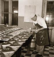 1956 Budapesti mézeskalács készítő, Kotnyek Antal (1921-1990) budapesti fotóriporter hagyatékából 5 ...