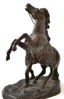 Jelzés nélkül: Riadt ló és a gazdája. Spiáter, m:20 cm