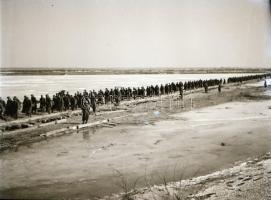 cca 1942 és 1943 Thöresz Dezső (1902-1963) békéscsabai gyógyszerész és fotóművész szolgálatot teljes...