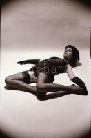 cca 1978 Közös nevezőn, szolidan erotikus felvételek, 8 db vintage negatív, + 8 db vintage fotó és/v...