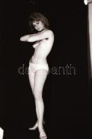 cca 1977 Kasztingolni jaj de jó! Szolidan erotikus felvételek, 6 db vintage negatív, + 10 db vintage...