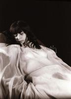 cca 1981 Ficánkolni szabad, szolidan erotikus felvételek, 13 db vintage negatív, + 9 db vintage fotó...