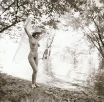 cca 1977 Játékos pillanatok, szolidan erotikus felvételek, 5 db vintage negatív, + 8 db vintage fotó...