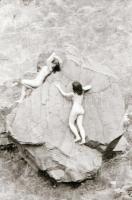 cca 1974 Sziklamászó gyakorlatok, szolidan erotikus felvételek, 10 db vintage negatív, 24x36 mm